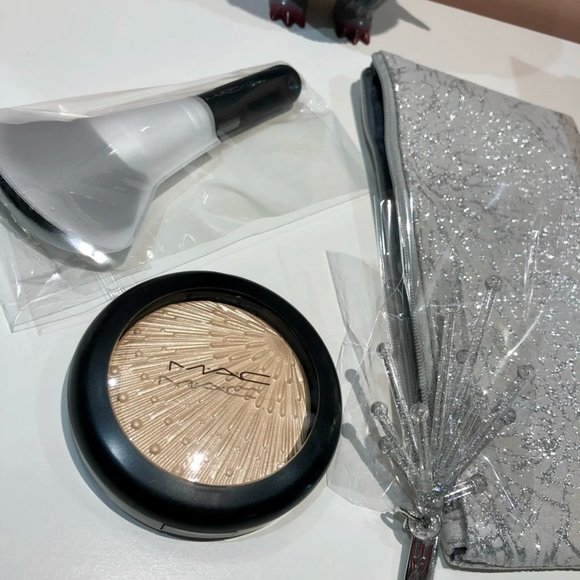 BNIB!!! MAC. Firelit Kit - Double Gleam - Picture 2 of 6